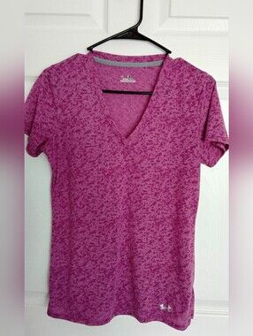 Under Armour Women's Heathered Magenta V-Neck Performance Tee